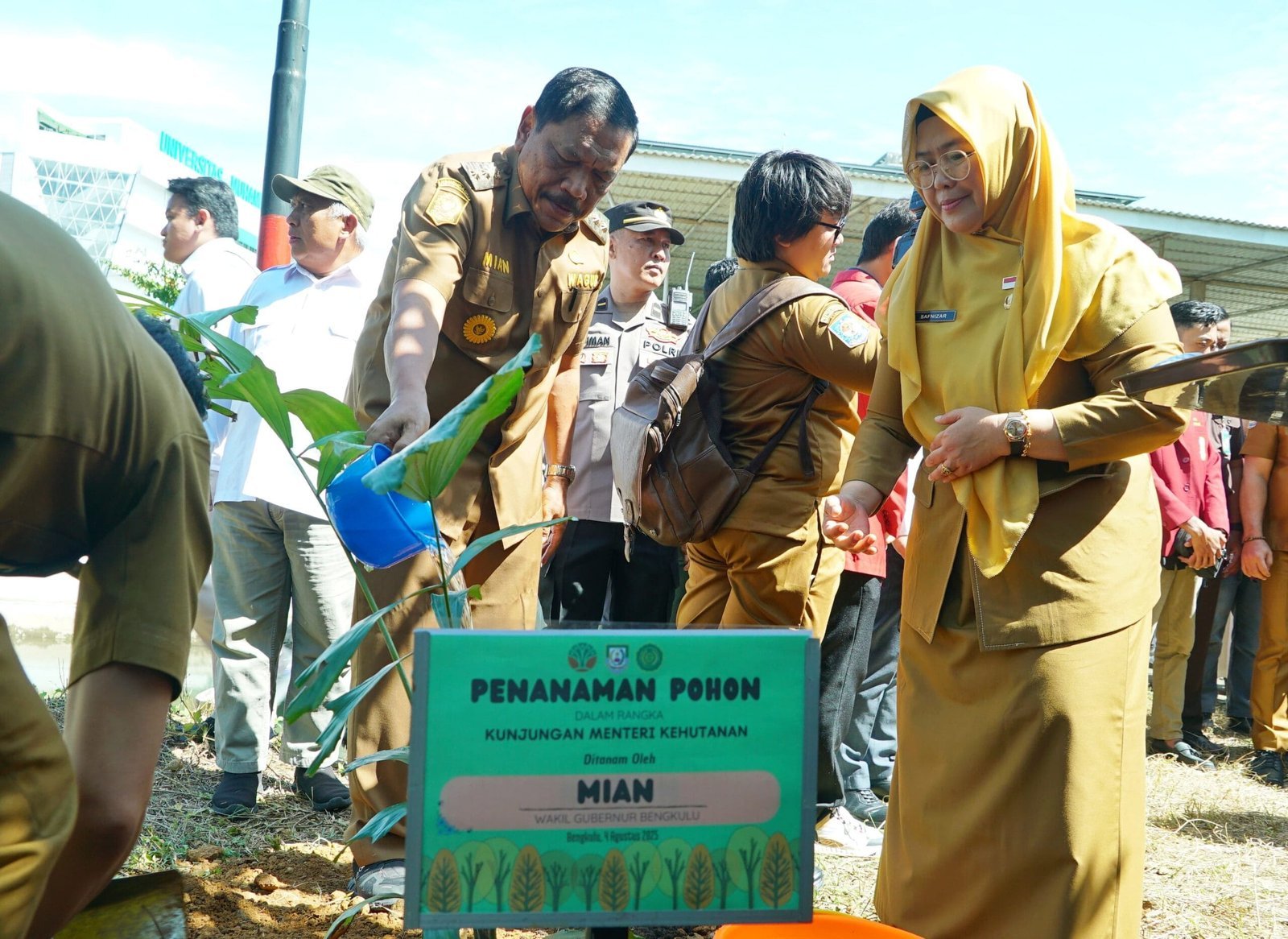 Wagub Mian dan Menteri Kehutanan Tanam Pohon di UMB, Wujudkan Bengkulu yang Lebih Hijau dan Berkelanjutan